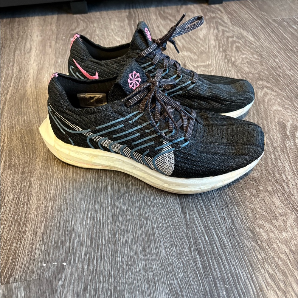 Nike Women’s ZoomX Turbo Flyknit